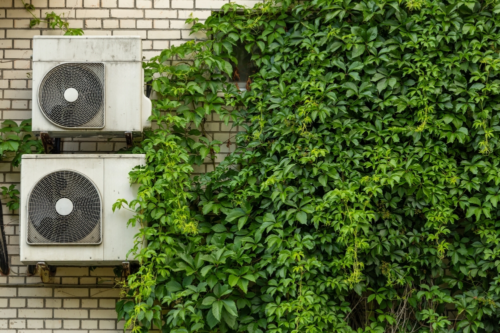 エアコンの室外機が動かないときの修理費用の目安