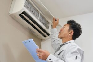 エアコン修理を依頼する前に確認したいこと｜問い合わせ時に伝える内容を解説